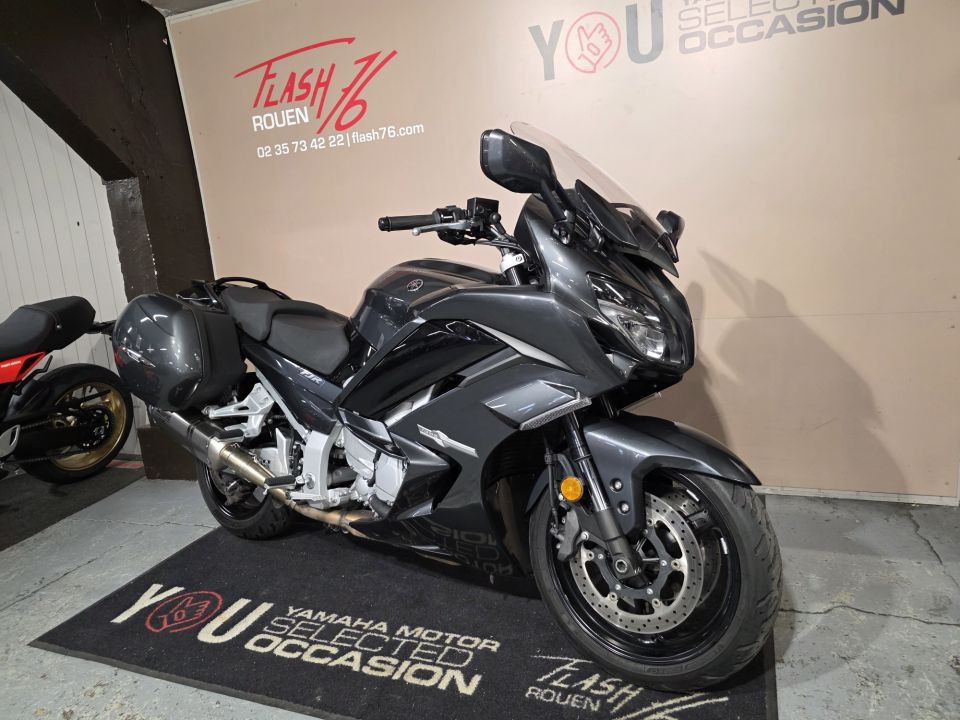 YAMAHA FJR 1300 AE 4