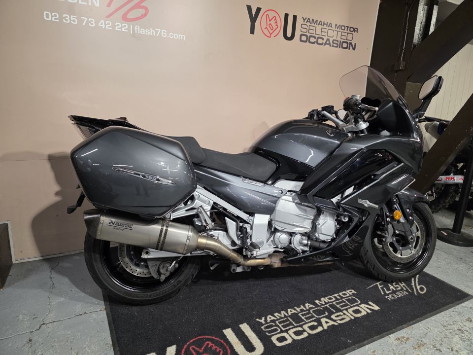 YAMAHA FJR 1300 AE 4