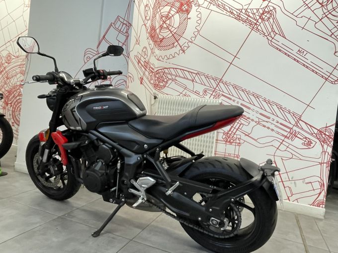 TRIUMPH TRIDENT 660 4