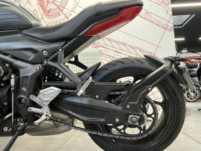 TRIUMPH TRIDENT 660 4