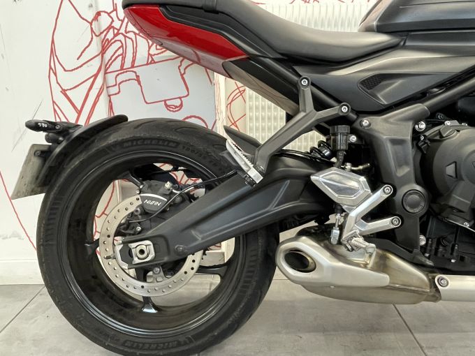 TRIUMPH TRIDENT 660 4