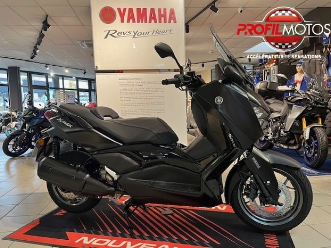 YAMAHA XMAX 300 Tech Max 4
