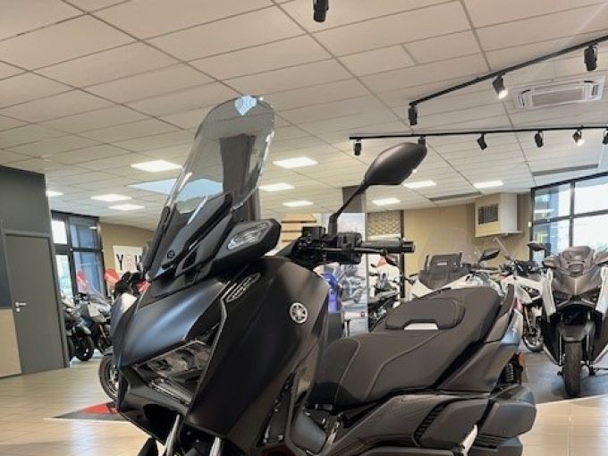 YAMAHA XMAX 300 Tech Max 4