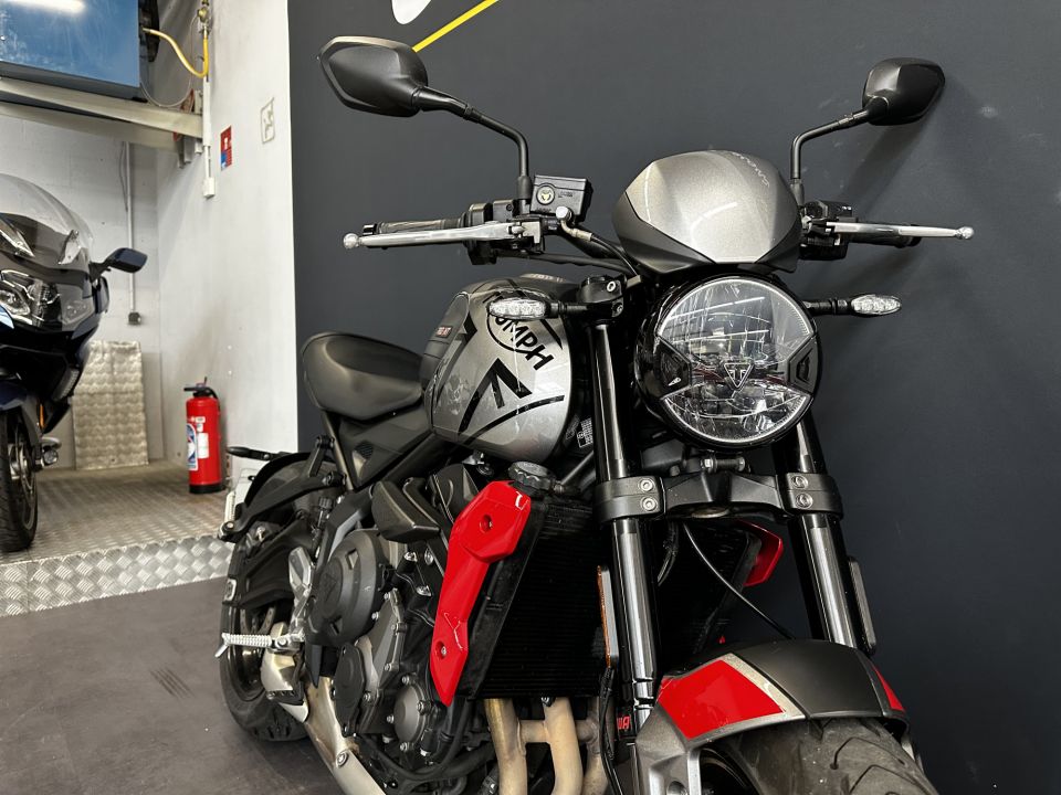TRIUMPH TRIDENT 660 4