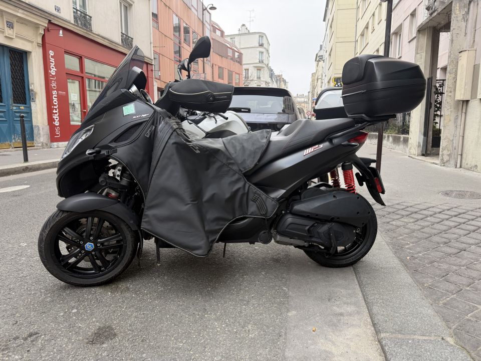 PIAGGIO MP3 300 HPE SPORT ABS ASR 4