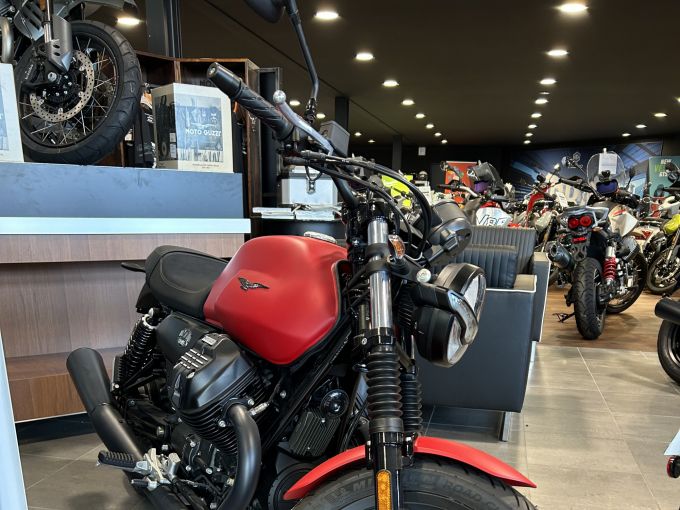 MOTO GUZZI V7 STONE 4