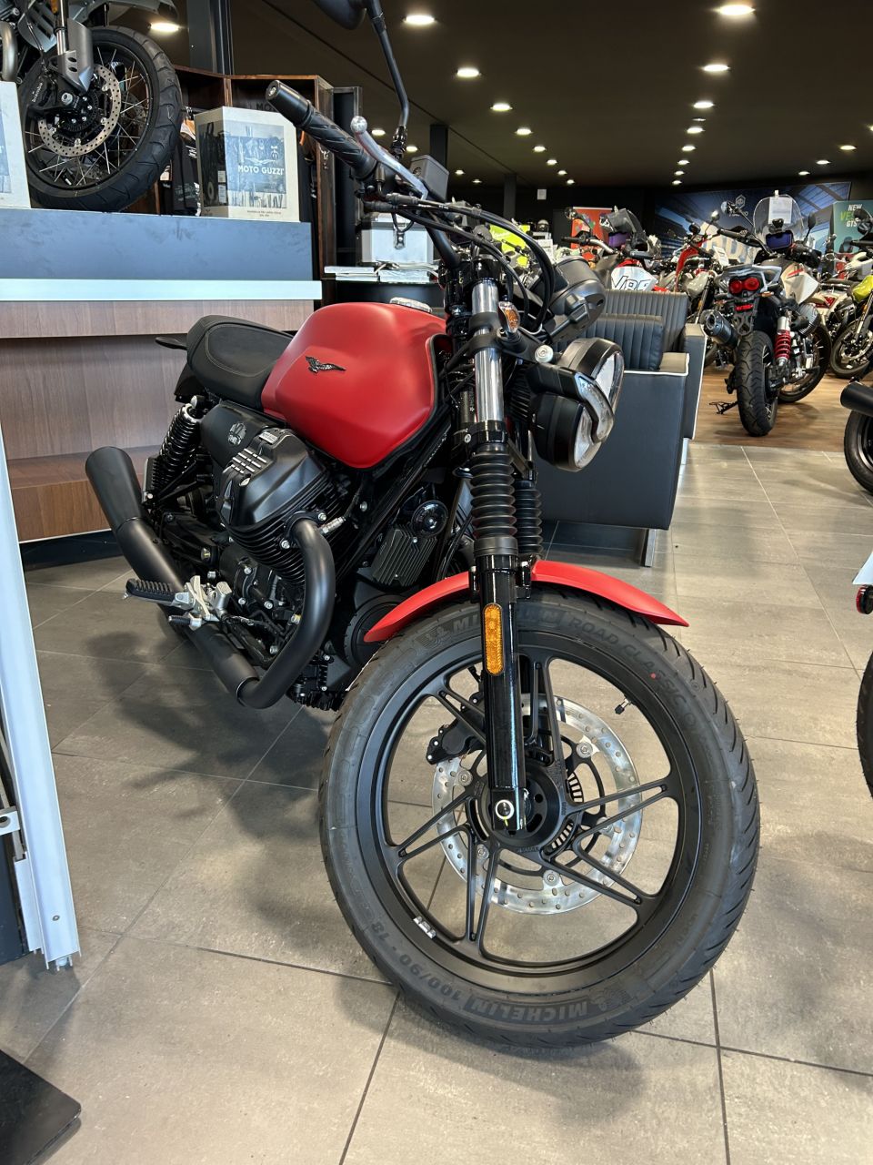 MOTO GUZZI V7 STONE 4