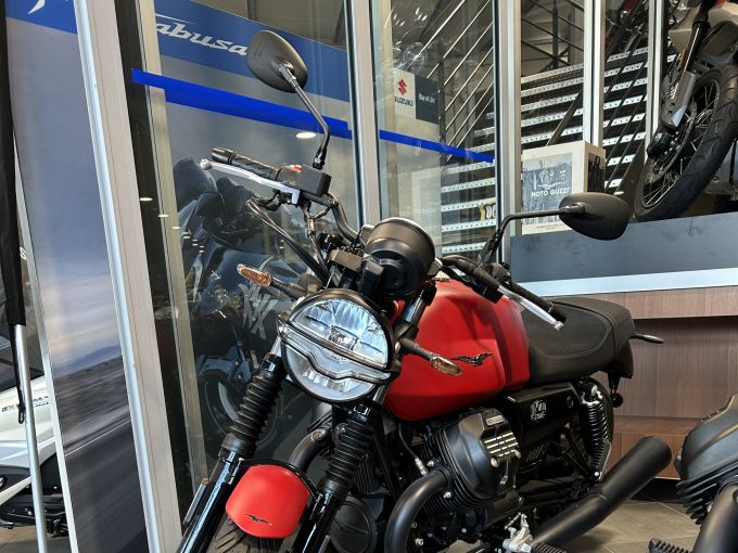 MOTO GUZZI V7 STONE 4