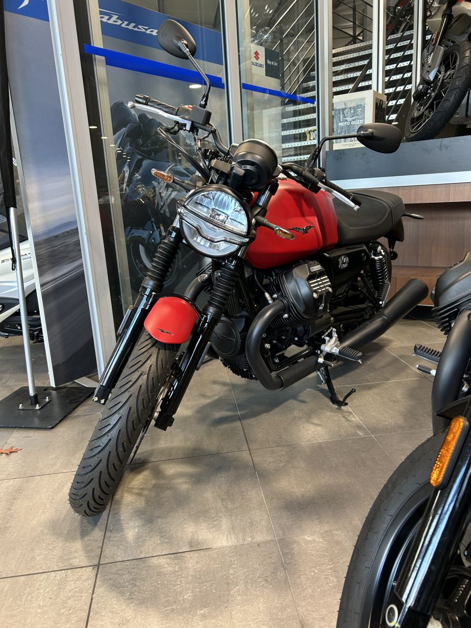 MOTO GUZZI V7 STONE 4
