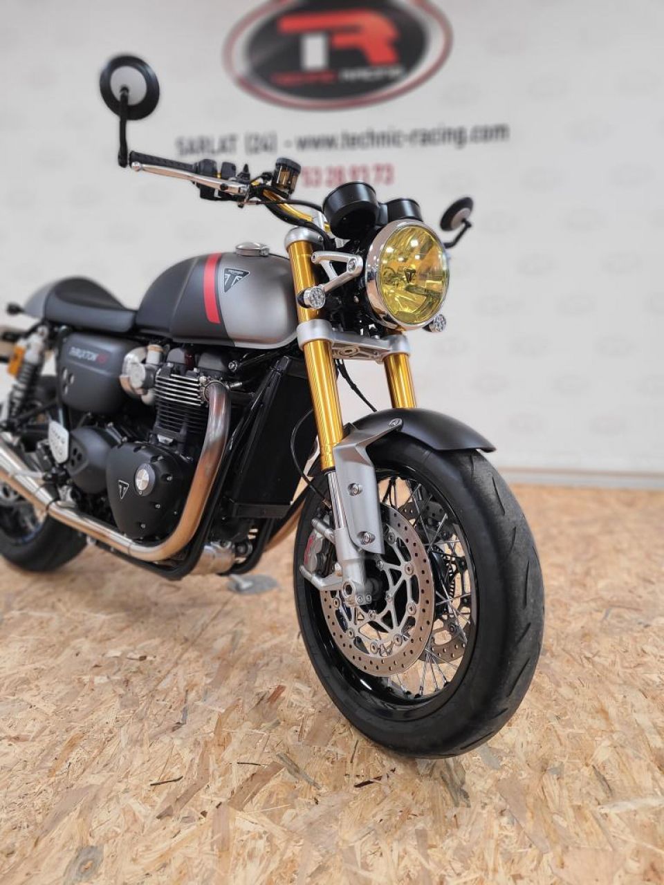 TRIUMPH THRUXTON 1200 RS 4