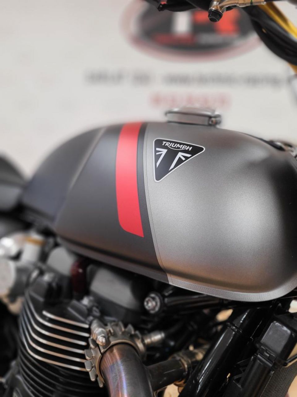 TRIUMPH THRUXTON 1200 RS 4