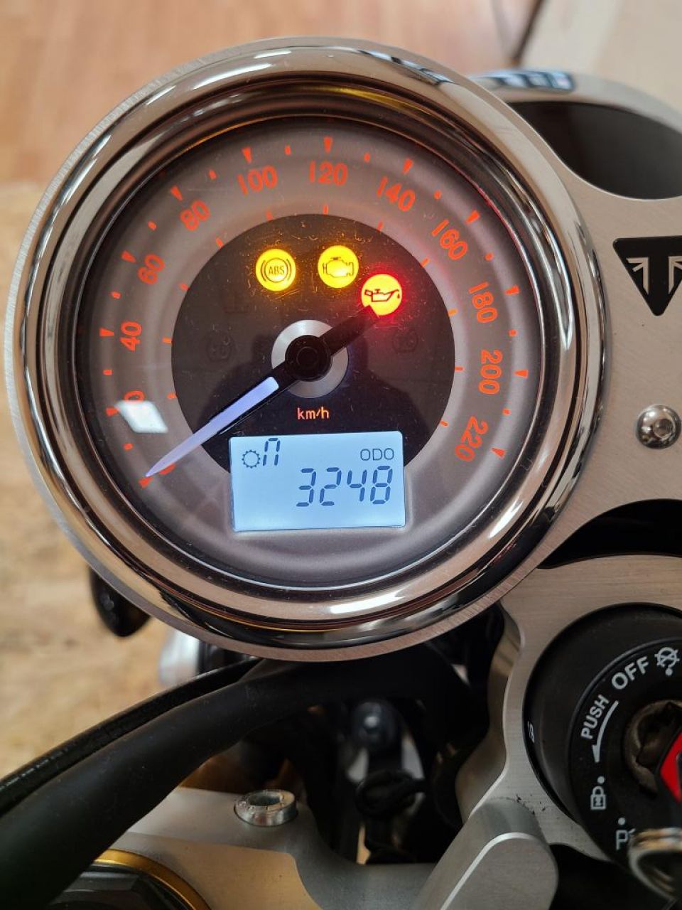 TRIUMPH THRUXTON 1200 RS 4