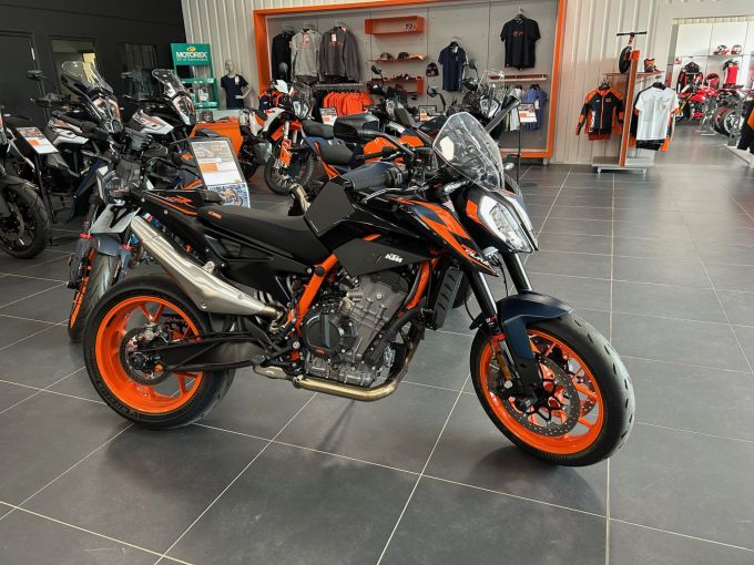 KTM 890 DUKE R 4