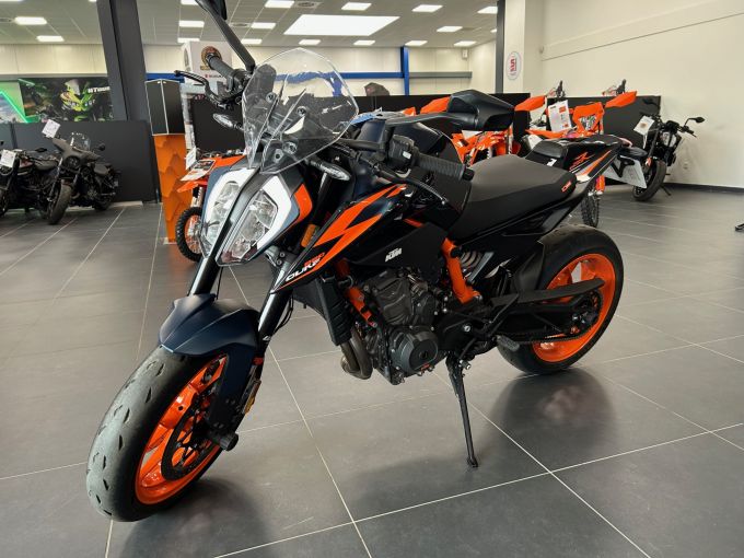 KTM 890 DUKE R 4