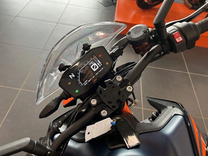 KTM 890 DUKE R 4