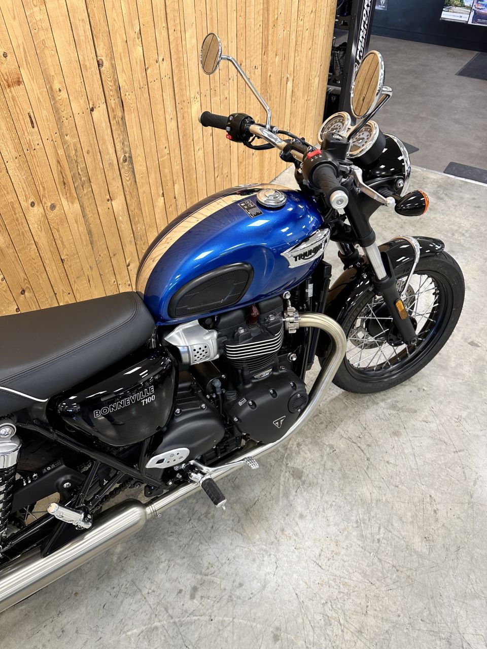 TRIUMPH BONNEVILLE T100 CHROME EDITION 4