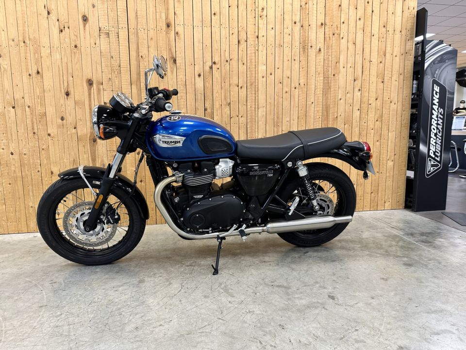 TRIUMPH BONNEVILLE T100 CHROME EDITION 4