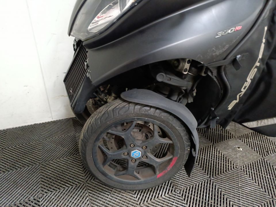 PIAGGIO MP3 300 LT 4