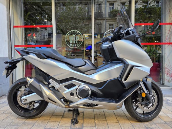 HONDA FORZA 750 4