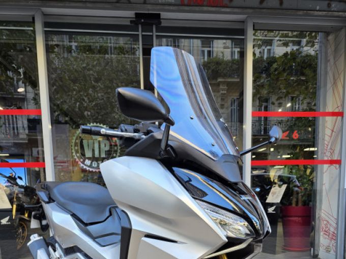 HONDA FORZA 750 4