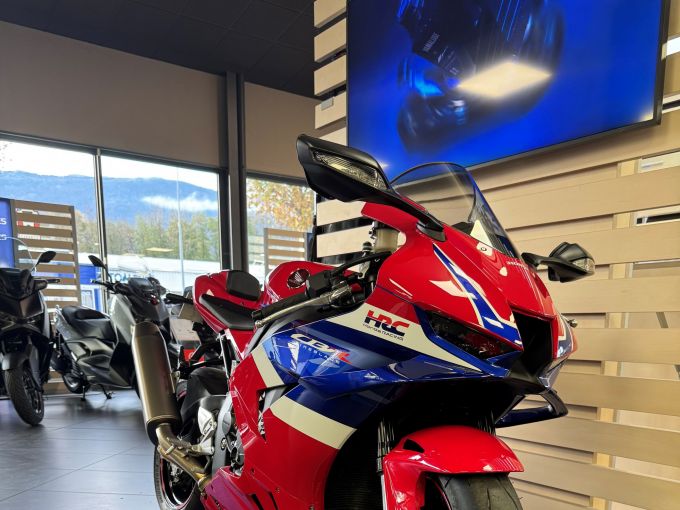 HONDA CBR 1000 RR FIREBLADE 4