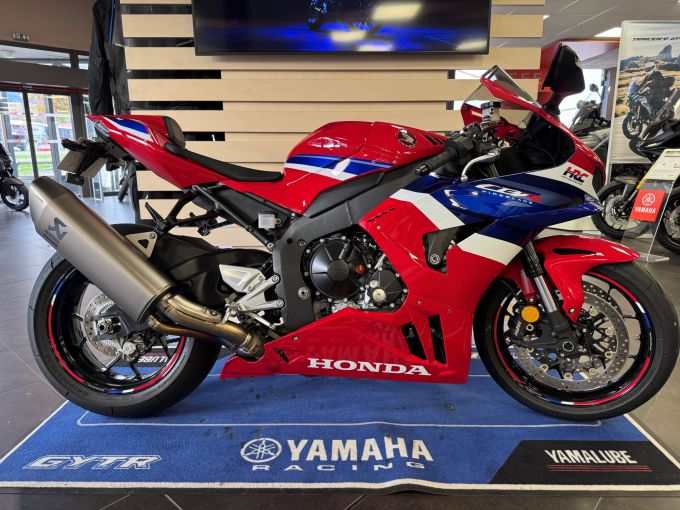 HONDA CBR 1000 RR FIREBLADE 4