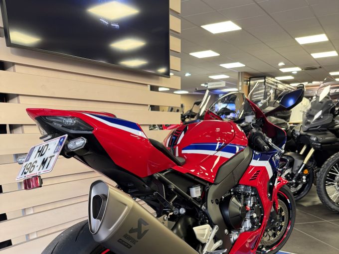 HONDA CBR 1000 RR FIREBLADE 4