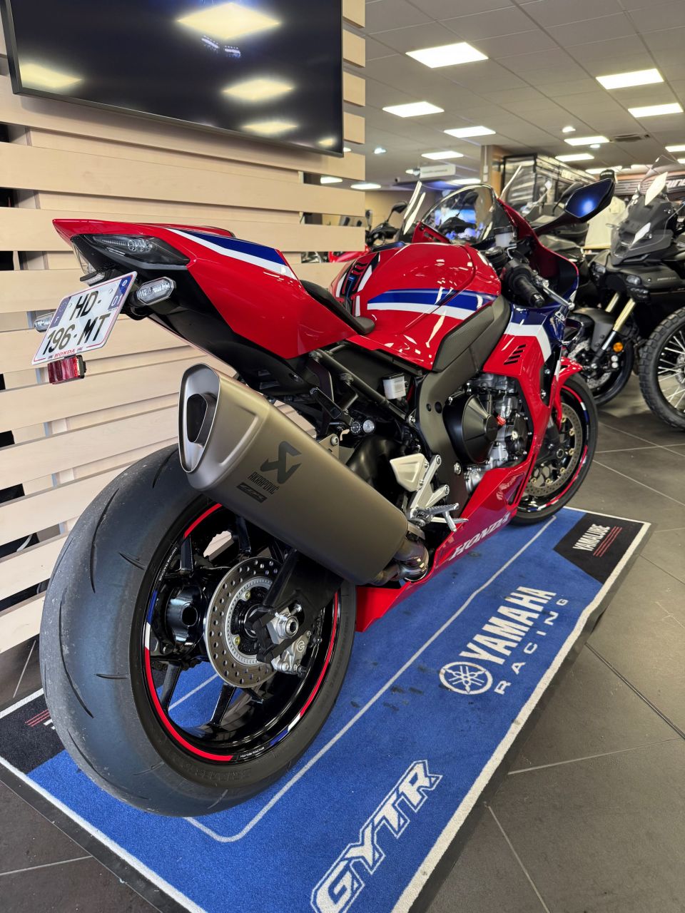 HONDA CBR 1000 RR FIREBLADE 4