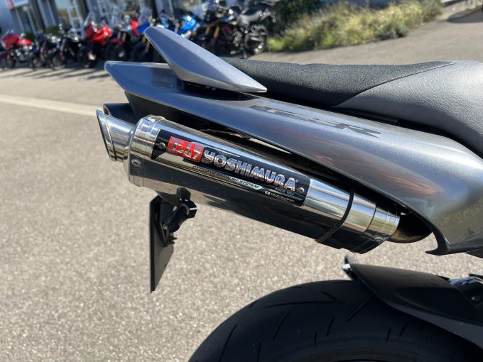 SUZUKI GSR 600 4
