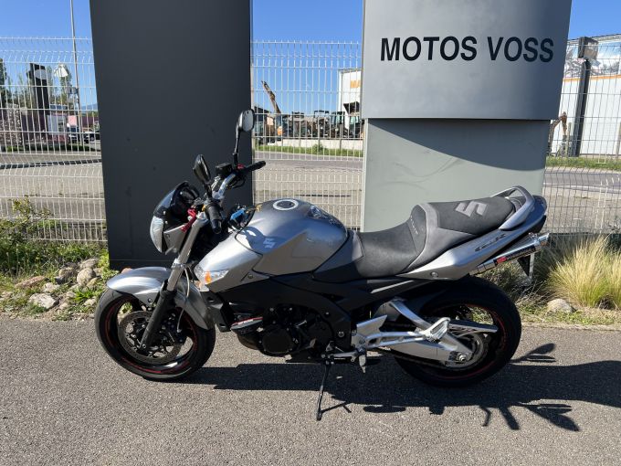 SUZUKI GSR 600 4
