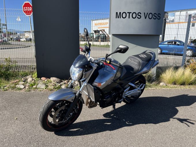 SUZUKI GSR 600 4