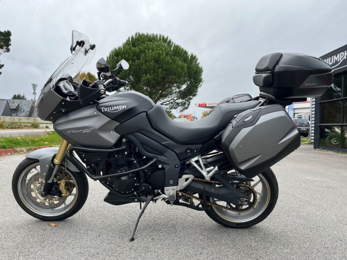 TRIUMPH TIGER 1050 SE 4