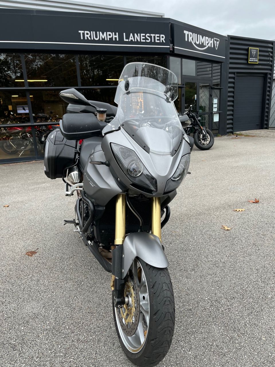 TRIUMPH TIGER 1050 SE 4