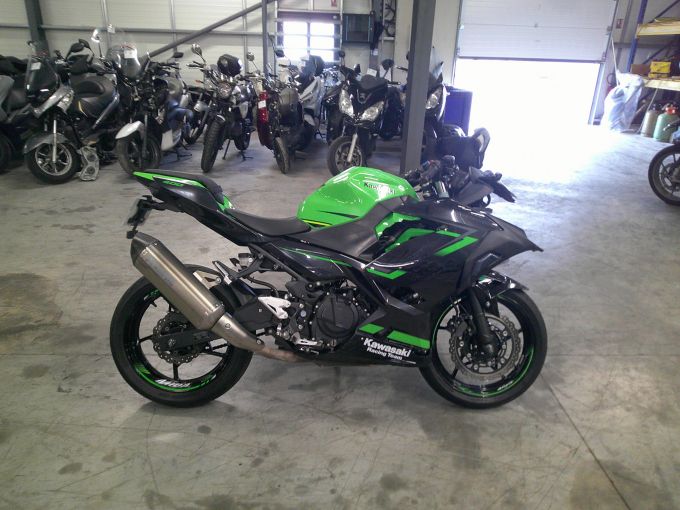 KAWASAKI NINJA 400 4