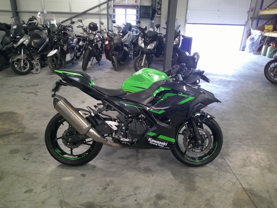 KAWASAKI NINJA 400 4