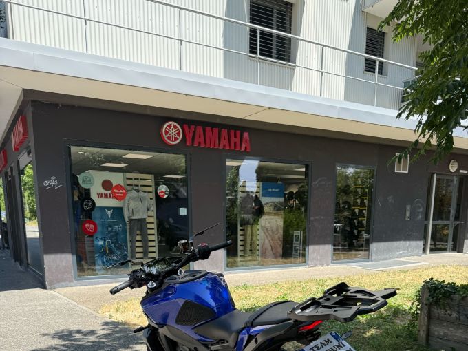 YAMAHA MT-09  Y-AMT 4