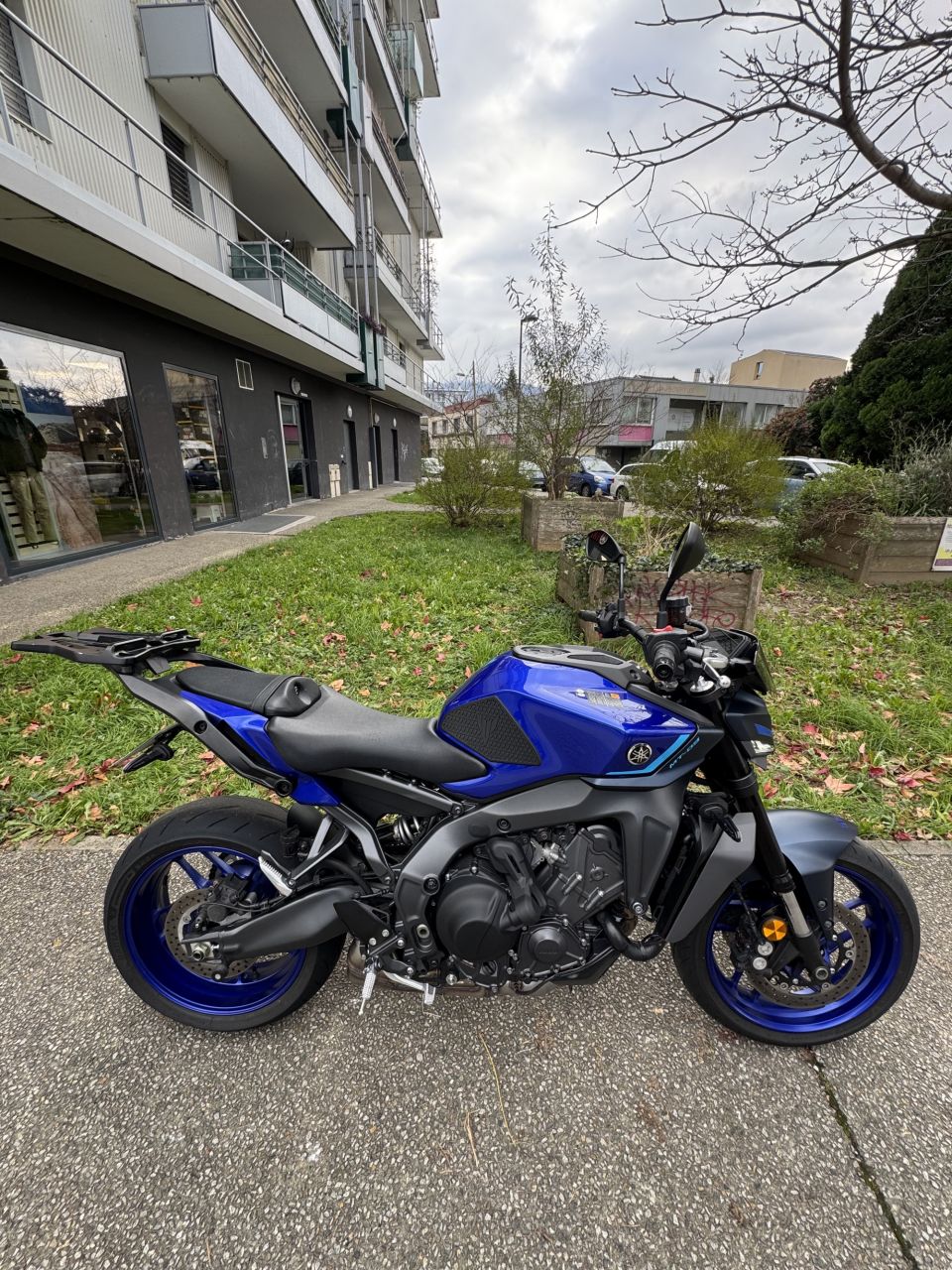 YAMAHA MT-09  Y-AMT 4