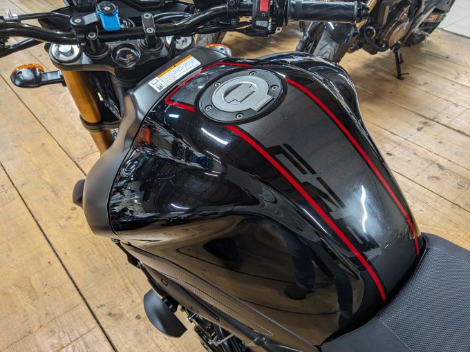 YAMAHA FZ8 4