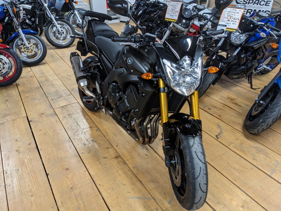 YAMAHA FZ8 4