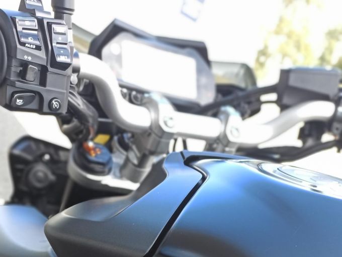 YAMAHA MT-10 4