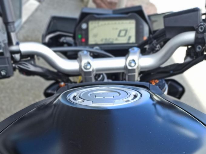 YAMAHA MT-10 4