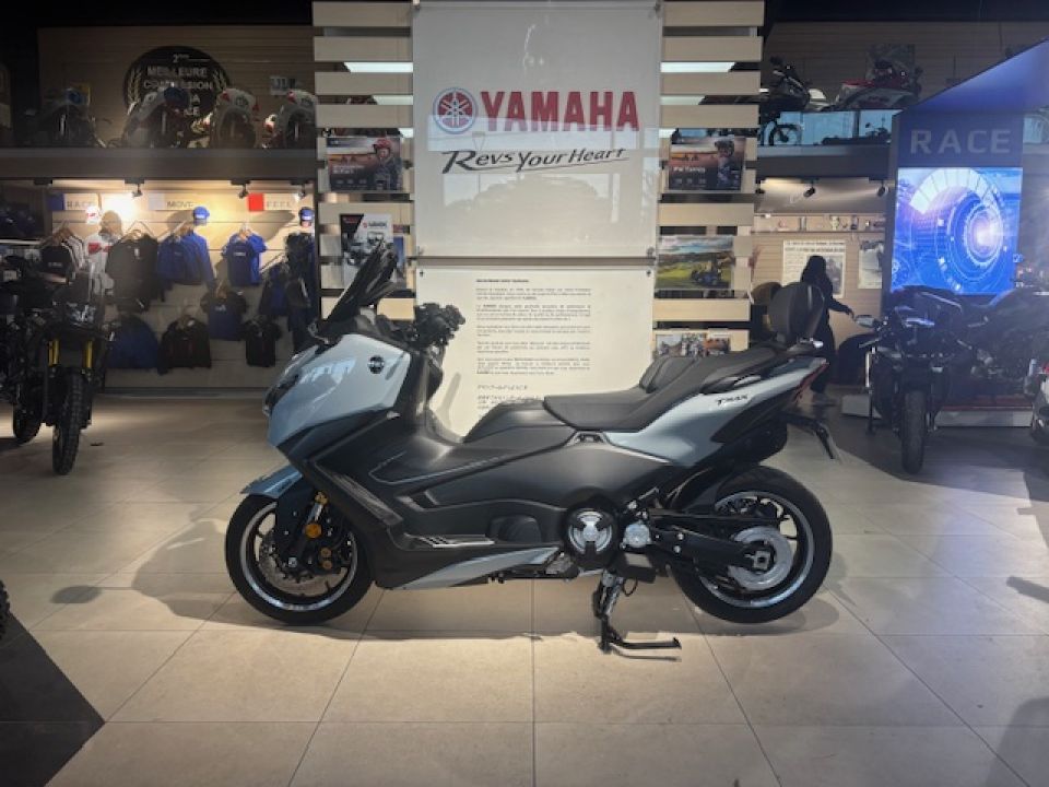 YAMAHA XP T-MAX 560 TECH MAX 25 215€/MOIS* +DE 6900€ D'EQUIPEMENT  GTIE CONSTRUCTEUR 04/2030 4
