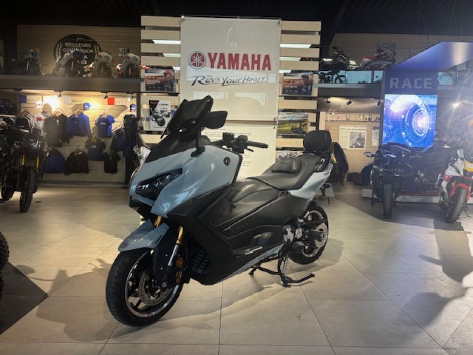YAMAHA XP T-MAX 560 TECH MAX 25 215€/MOIS* +DE 6900€ D'EQUIPEMENT  GTIE CONSTRUCTEUR 04/2030 4