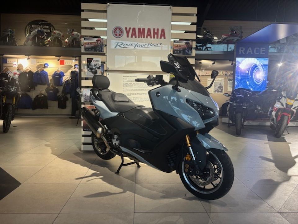 YAMAHA XP T-MAX 560 TECH MAX 25 215€/MOIS* +DE 6900€ D'EQUIPEMENT  GTIE CONSTRUCTEUR 04/2030 4