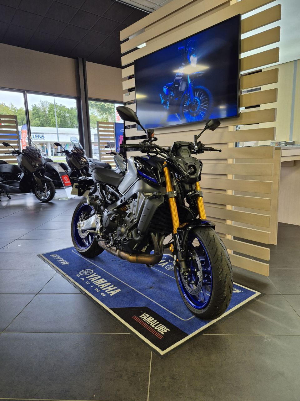 YAMAHA MT-09 SP 4