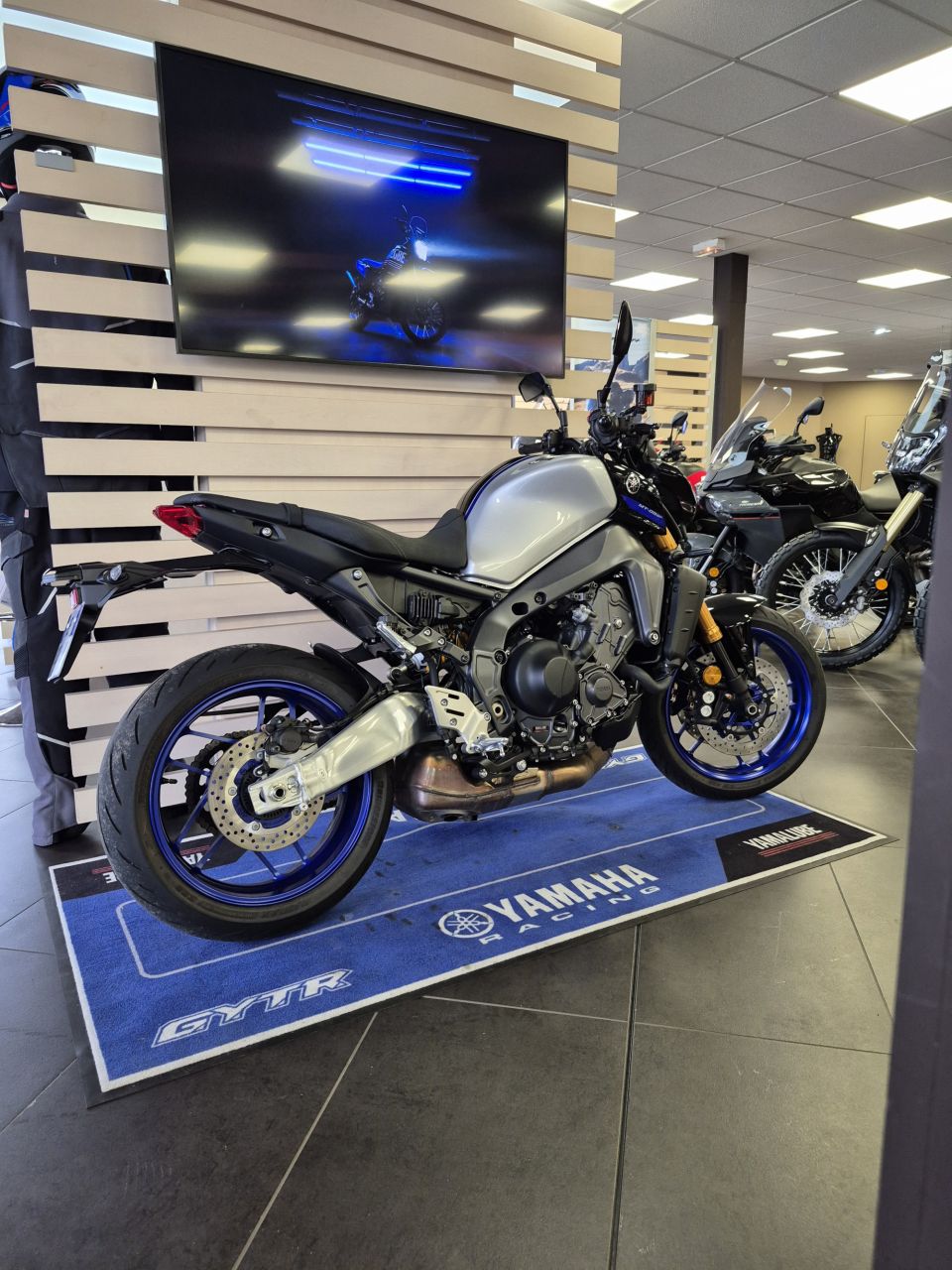YAMAHA MT-09 SP 4