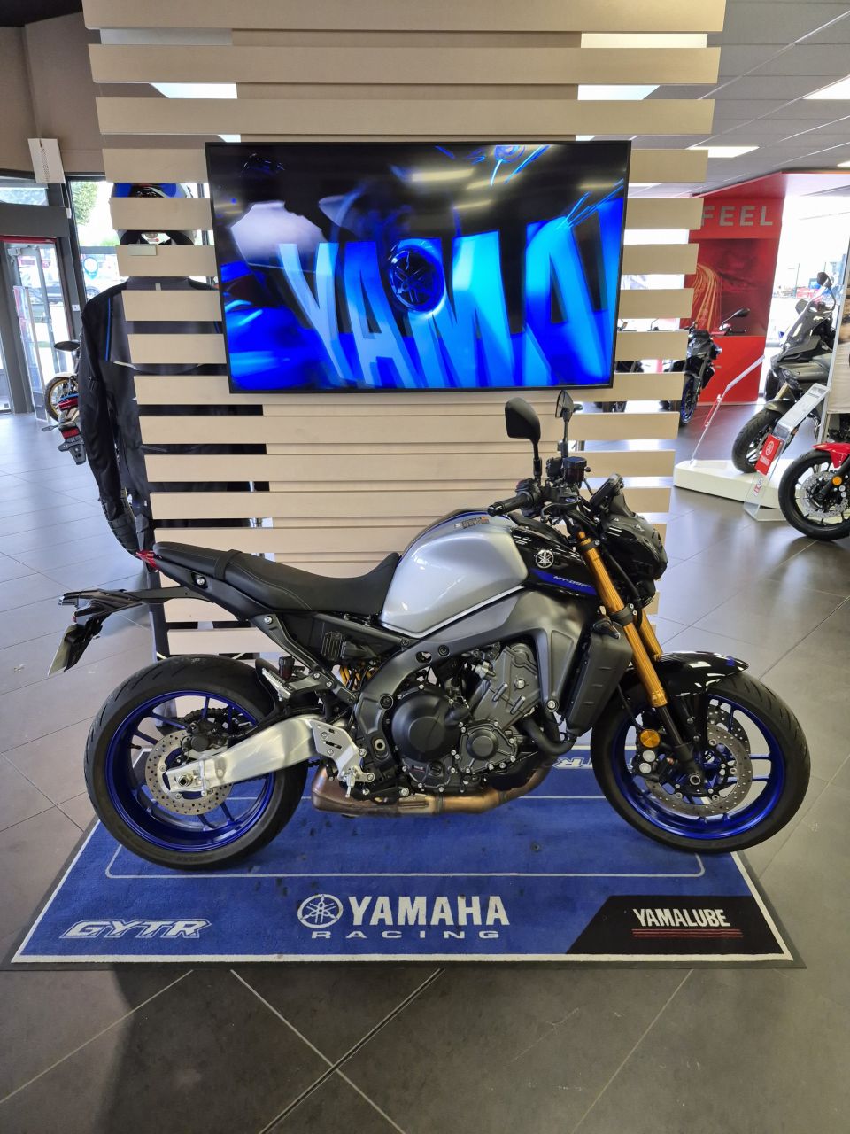 YAMAHA MT-09 SP 4