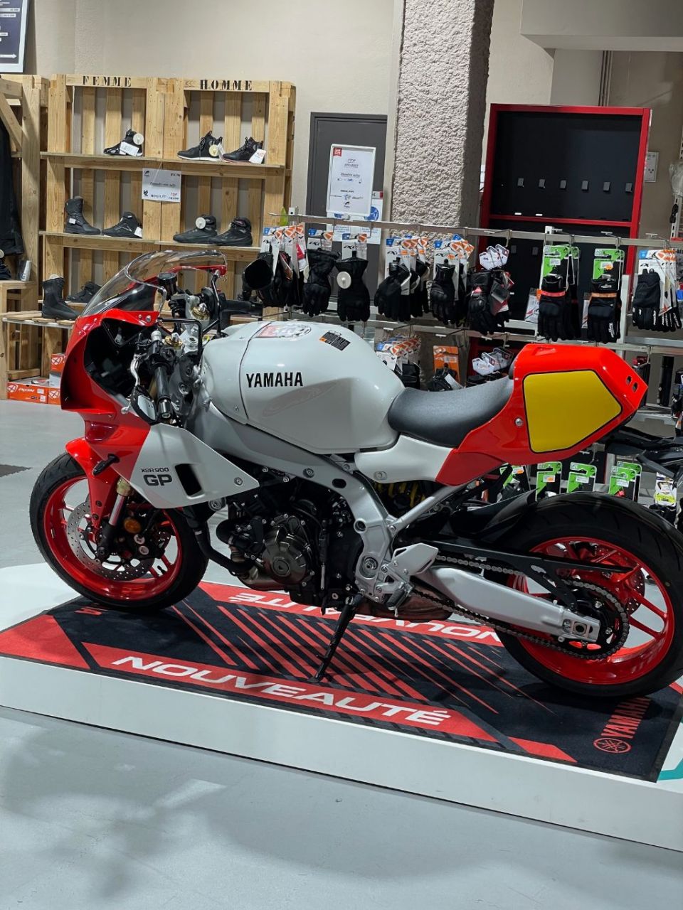 YAMAHA XSR 900 35KW 4