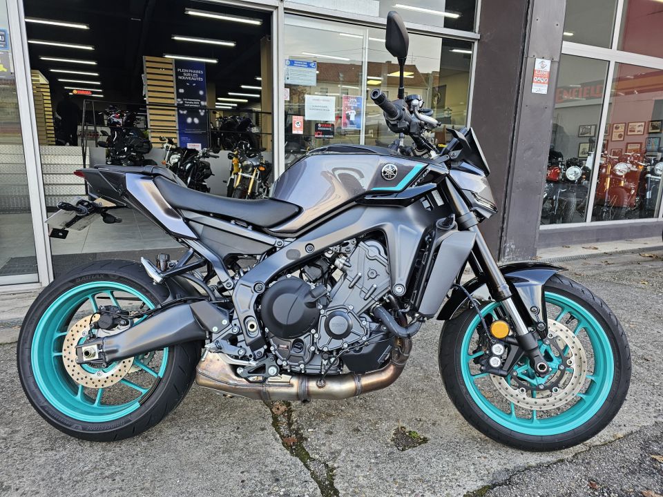 YAMAHA MT-09 4