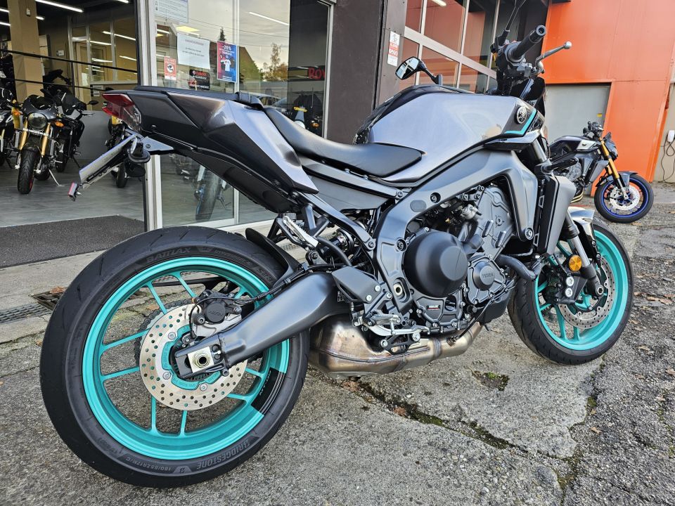 YAMAHA MT-09 4